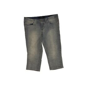 Jessica Simpson Size 30 Faded Denim Capri Pants‎ Forever Low Rise Cropped